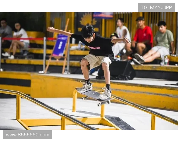 上海滑板队创纪录表现引领滑板意识新潮流与发展趋势